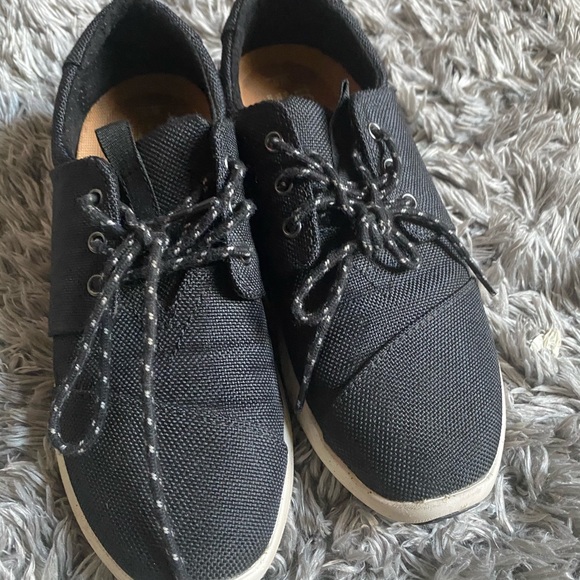 Toms - Picture 2 of 2